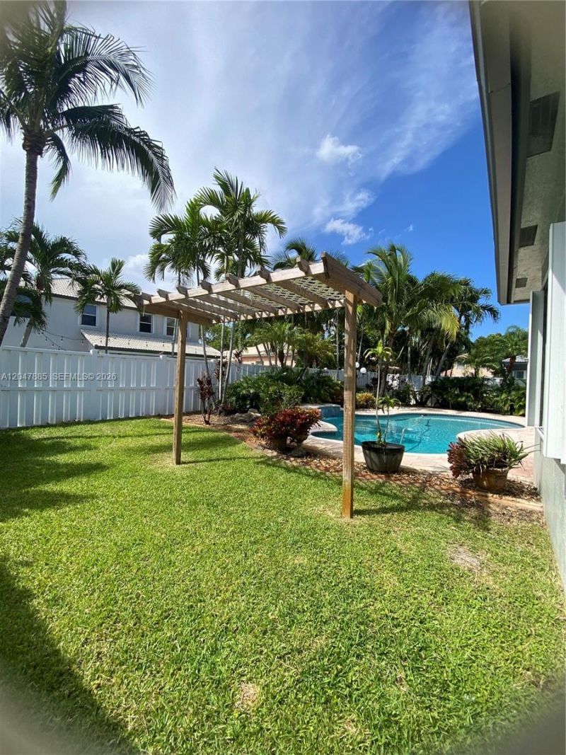 628 SW 168th Ter , Pembroke Pines, FL 33027 Photo