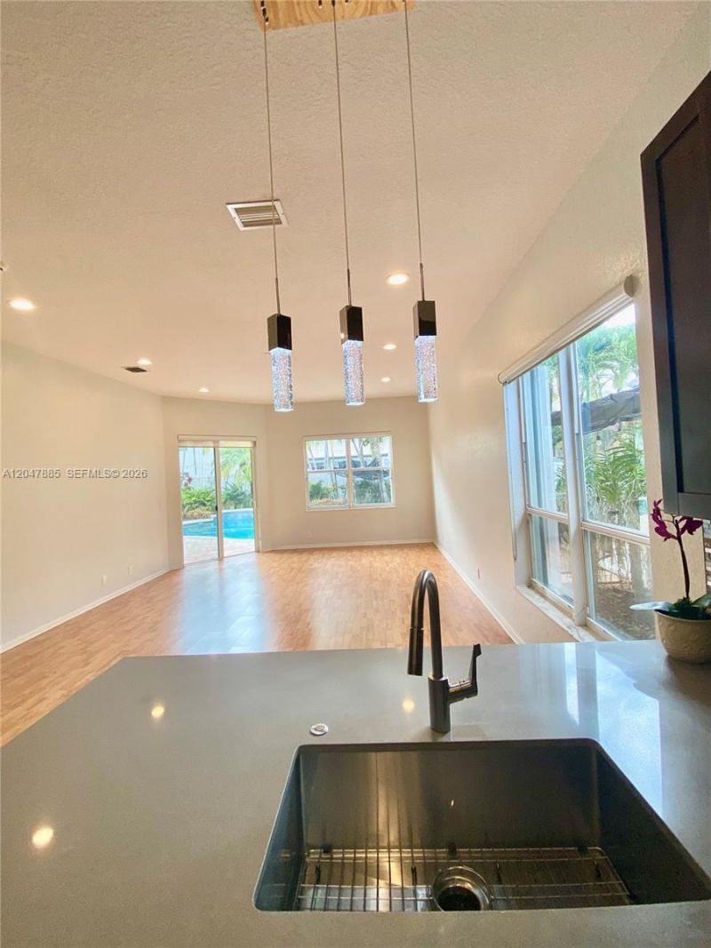 628 SW 168th Ter , Pembroke Pines, FL 33027 Photo