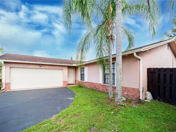 10815 NW 26th St , Sunrise, FL 33322
