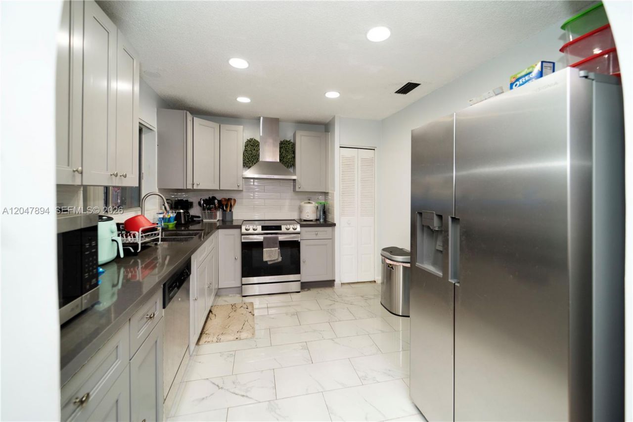 10815 NW 26th St , Sunrise, FL 33322 Photo