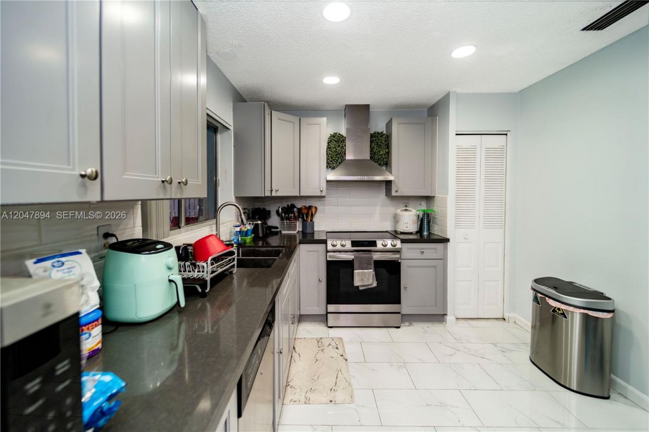 10815 NW 26th St , Sunrise, FL 33322 Photo