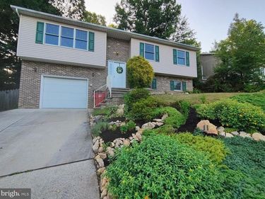 11 INDEPENDENCE DRIVE, MOUNT HOLLY SPRINGS, PA 17065
