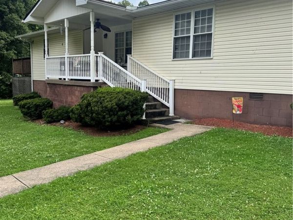 26 Ollie Street, Chapmanville, WV 25508