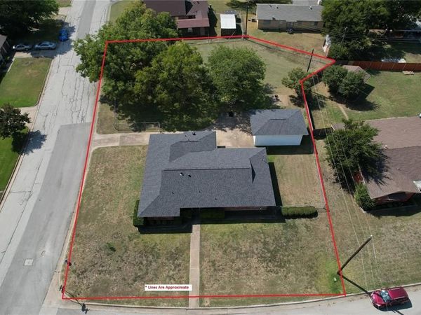240 Smith Street, Burleson, TX 76028
