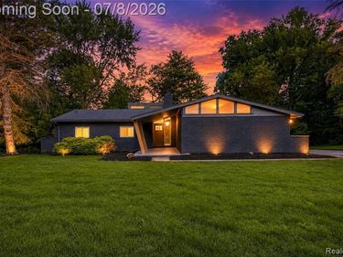 4469 Chamberlain Drive, Bloomfield Hills, MI 48301