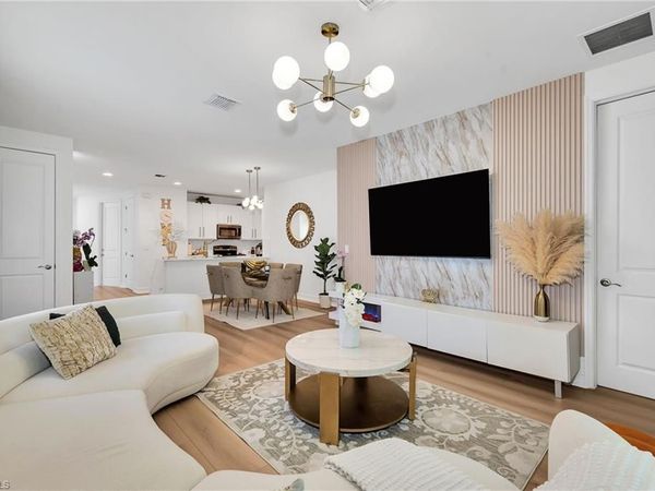 7689 Bristol CIR, NAPLES, FL 34120