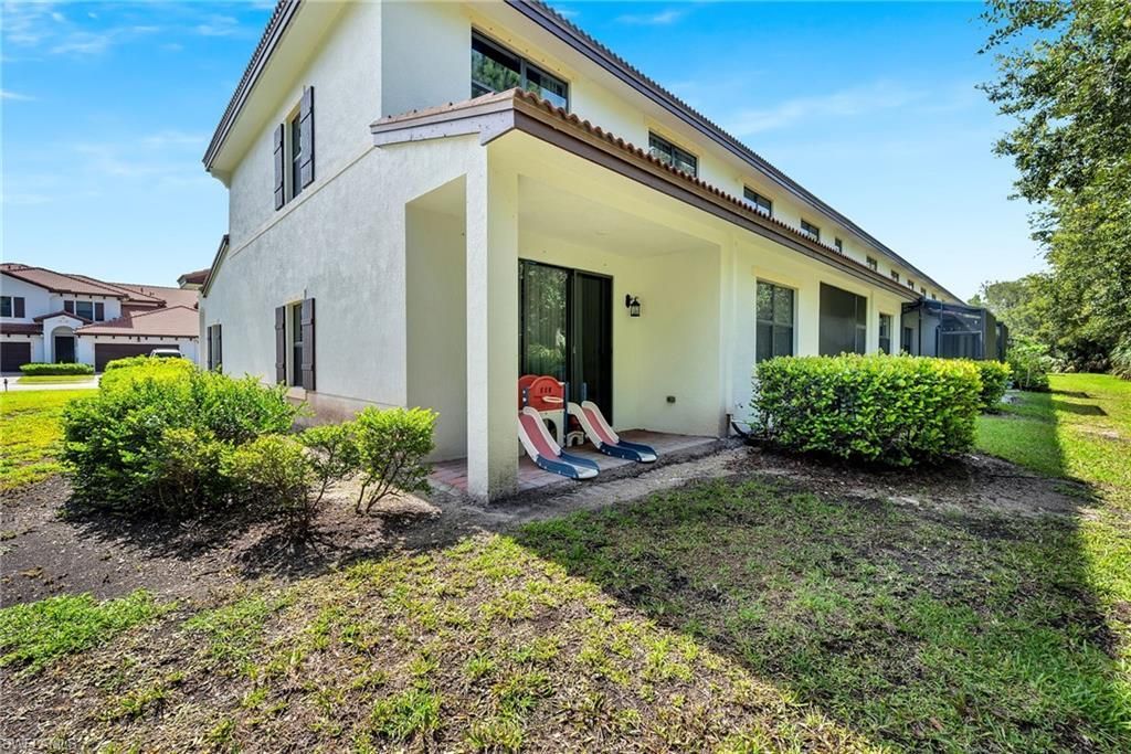 7689 Bristol Cir, Naples, FL 34120 Photo
