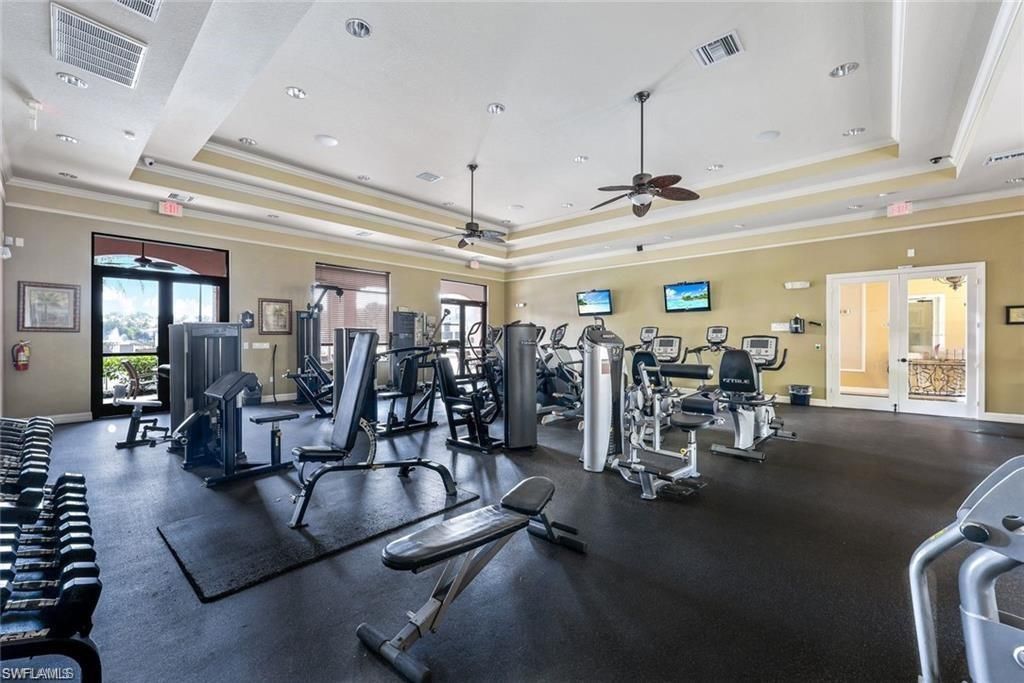 7689 Bristol Cir, Naples, FL 34120 Photo