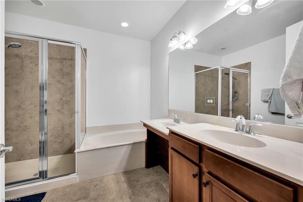 7689 Bristol Cir, Naples, FL 34120 Photo
