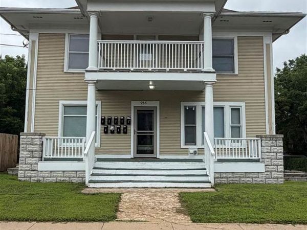 946 Iowa Ave, Iowa City, IA 52245