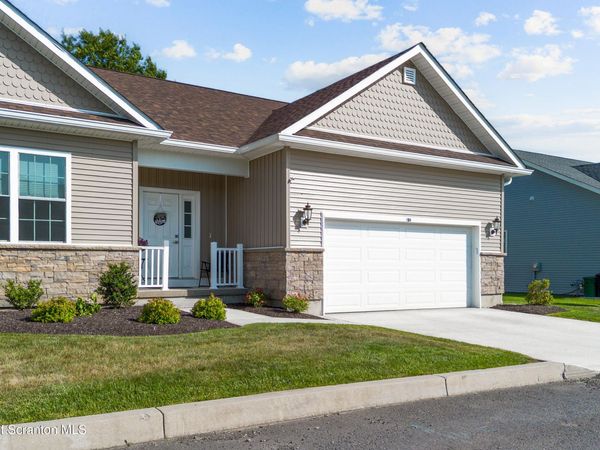 104 Normandy Drive, Jessup, PA 18434