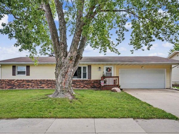 5845 Applewood Drive, Waterloo, IA 50701