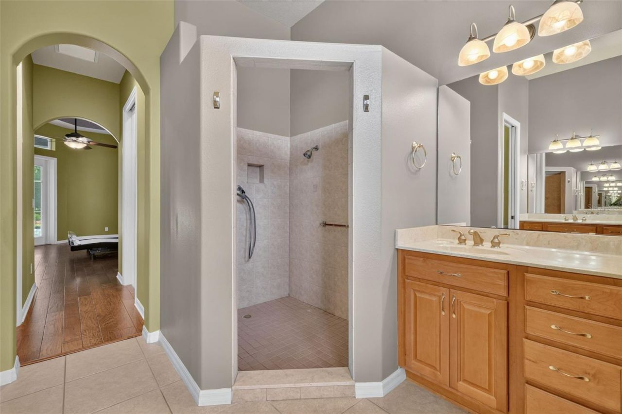20606 Queen Alexandra Drive , Leesburg, FL 34748 Photo