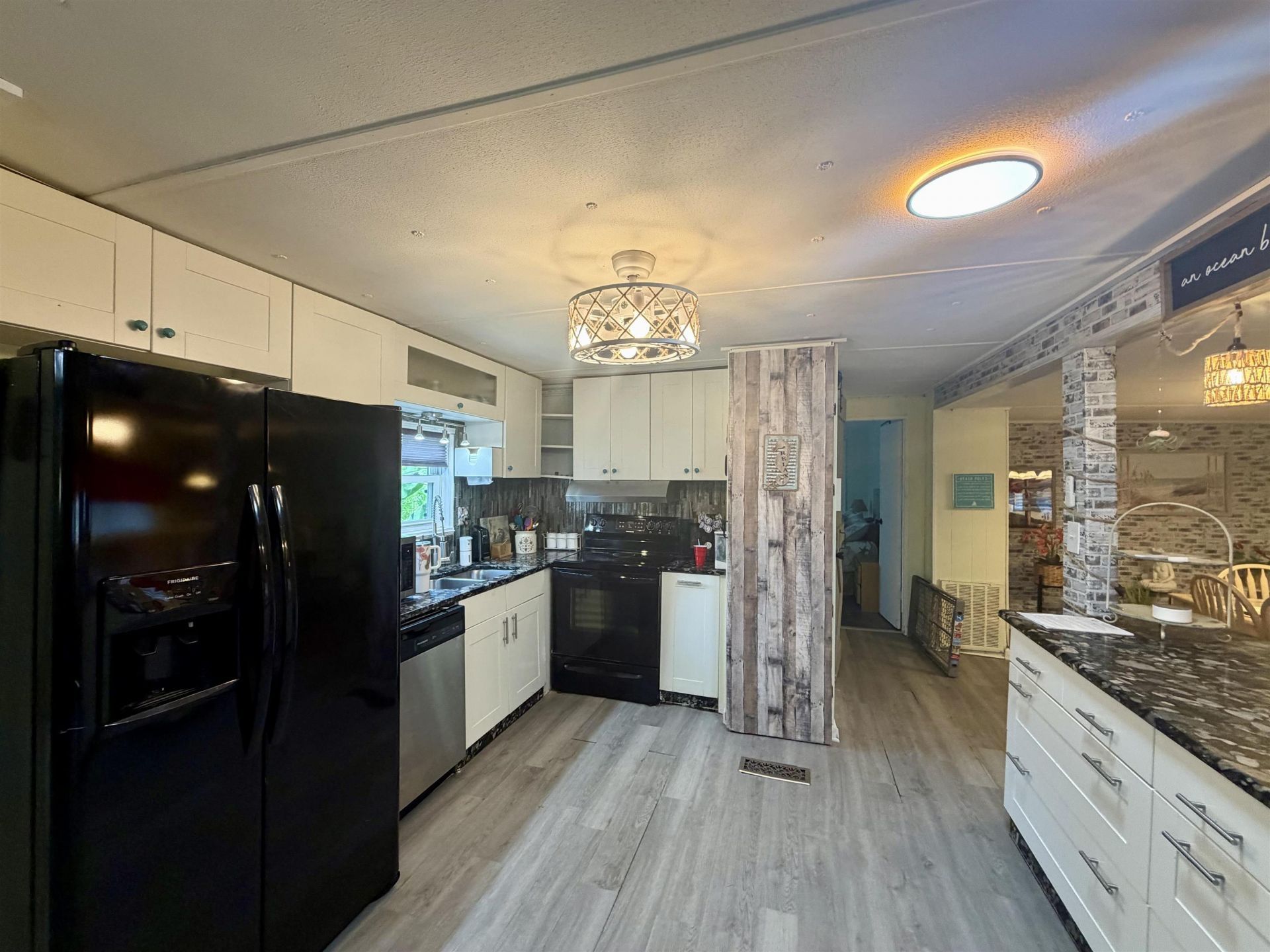 258 Flamingo Dr. Photo 6