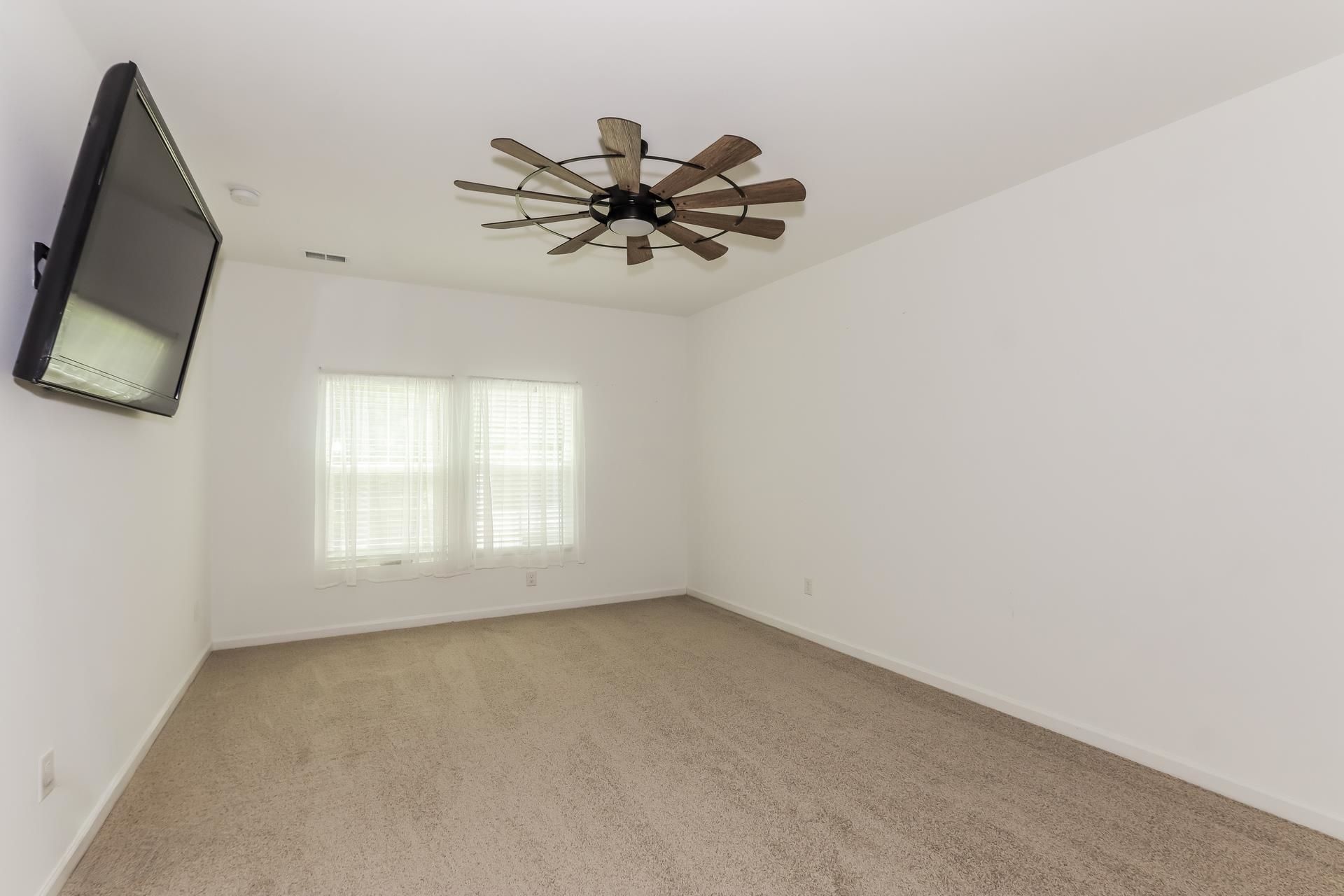 1126 Joywood Dr. Photo 4