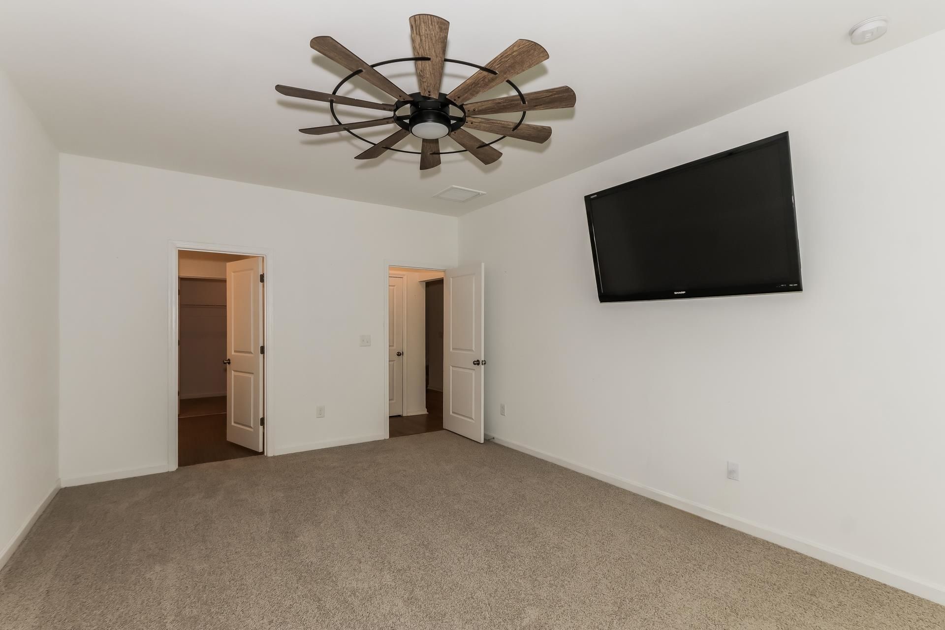 1126 Joywood Dr. Photo 8