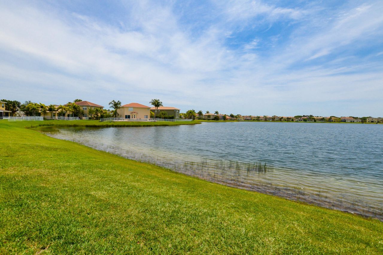 713 NW Leonardo Circle, Unit 713, Port Saint Lucie, FL 34986 Photo