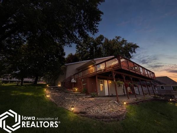 2161 S Lakeshore Drive, Brooklyn, IA 52211