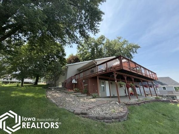 2161 S Lakeshore Drive, Brooklyn, IA 52211