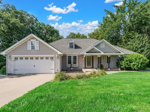 2106 Skylane Drive , Muscatine, IA 52761