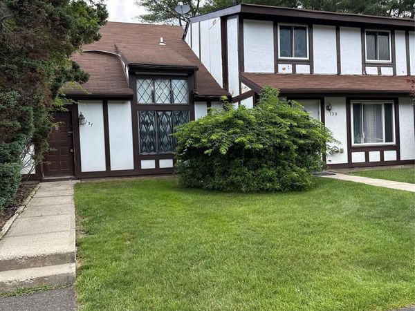 137 Fieldstone Court , Middle Island, NY 11953