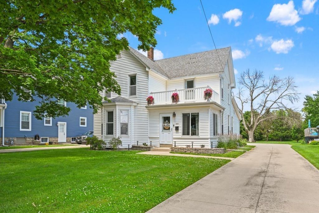628 1st Ave W., Dyersville, IA 52040 Main Photo
