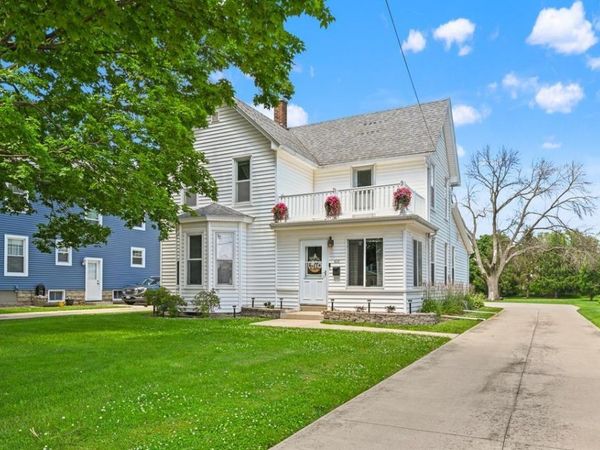 628 1st Ave W., Dyersville, IA 52040