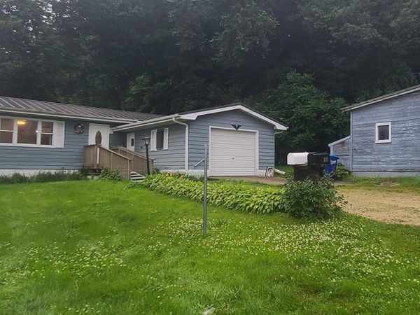 1206 S 52 Highway, Guttenberg, IA 52052