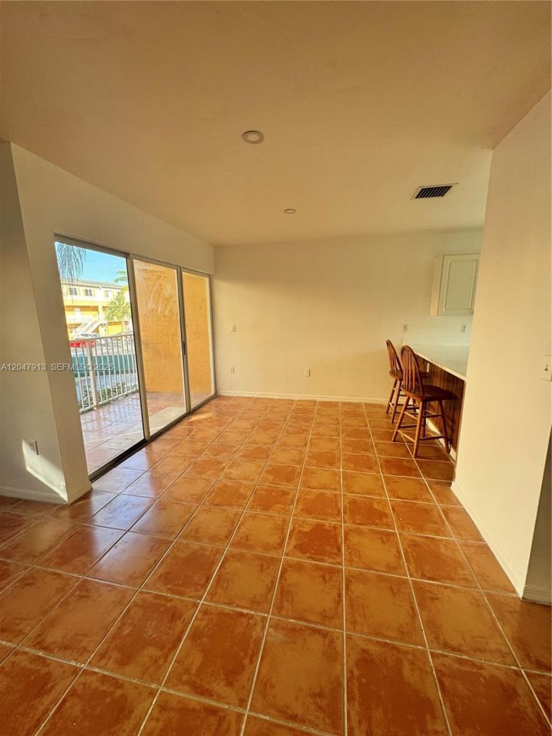 6245 Kendale Lakes Cir , Unit 208, Miami, FL 33183 Photo