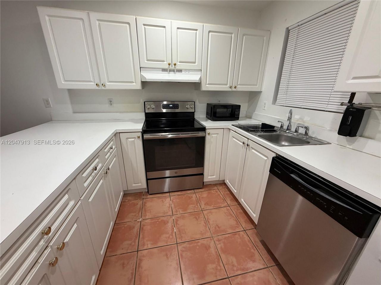 6245 Kendale Lakes Cir , Unit 208, Miami, FL 33183 Photo