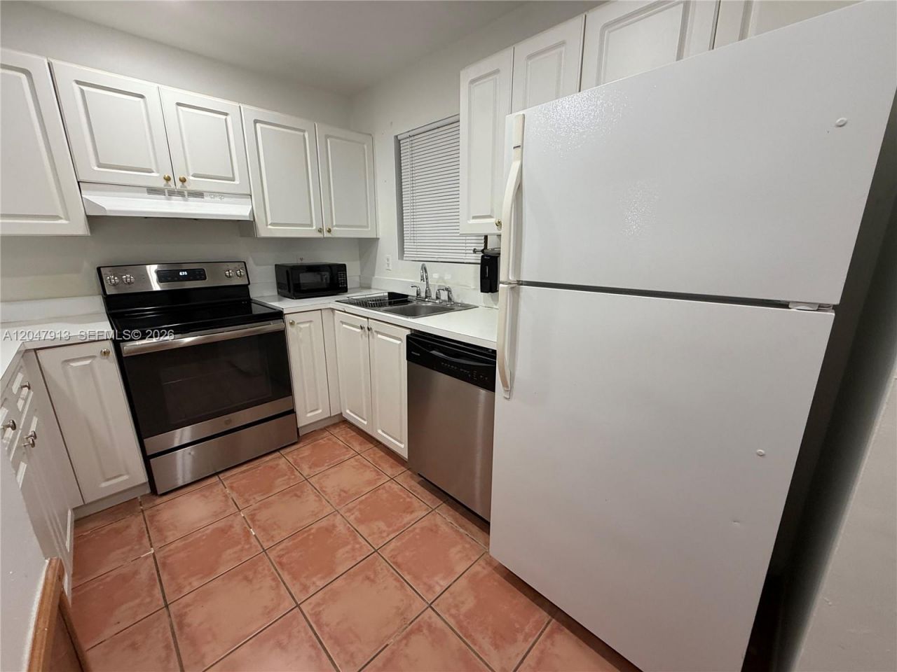 6245 Kendale Lakes Cir , Unit 208, Miami, FL 33183 Photo