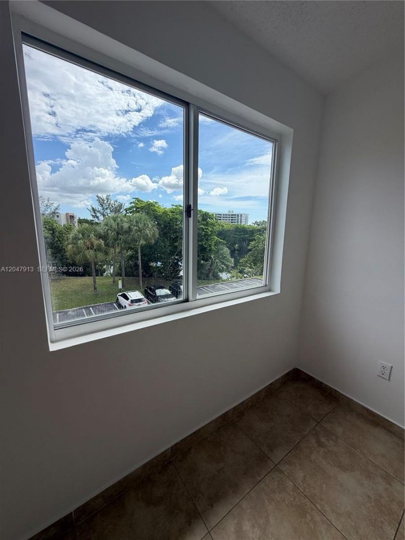 6245 Kendale Lakes Cir, Unit 208, Miami, FL 33183 Photo