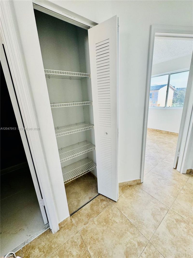 6245 Kendale Lakes Cir, Unit 208, Miami, FL 33183 Photo