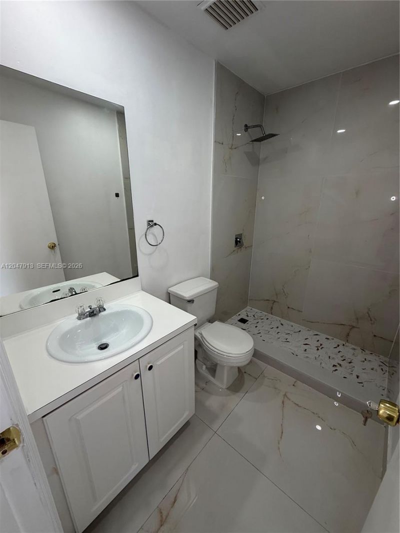 6245 Kendale Lakes Cir, Unit 208, Miami, FL 33183 Photo