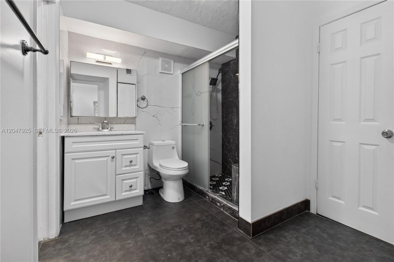 6070 W 18th Ave , Unit 209, Hialeah, FL 33012 Photo