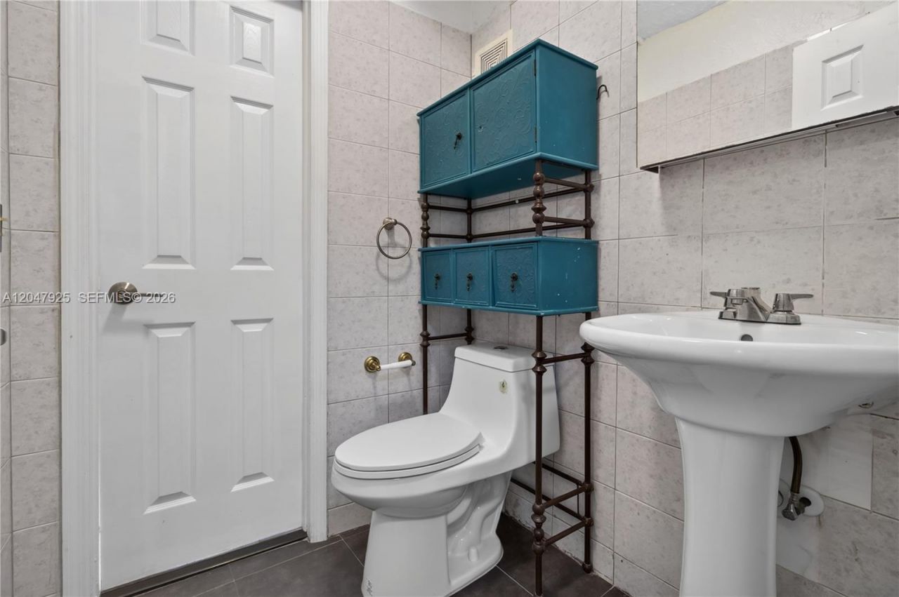 6070 W 18th Ave , Unit 209, Hialeah, FL 33012 Photo