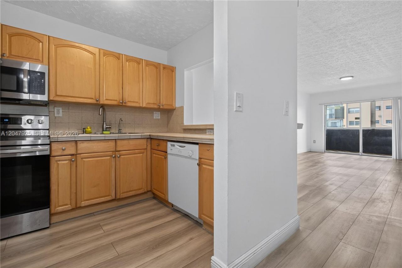 6070 W 18th Ave , Unit 209, Hialeah, FL 33012 Photo