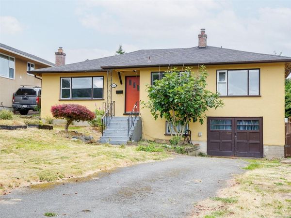 915 Inskip St, Esquimalt, BC V9A 4J6
