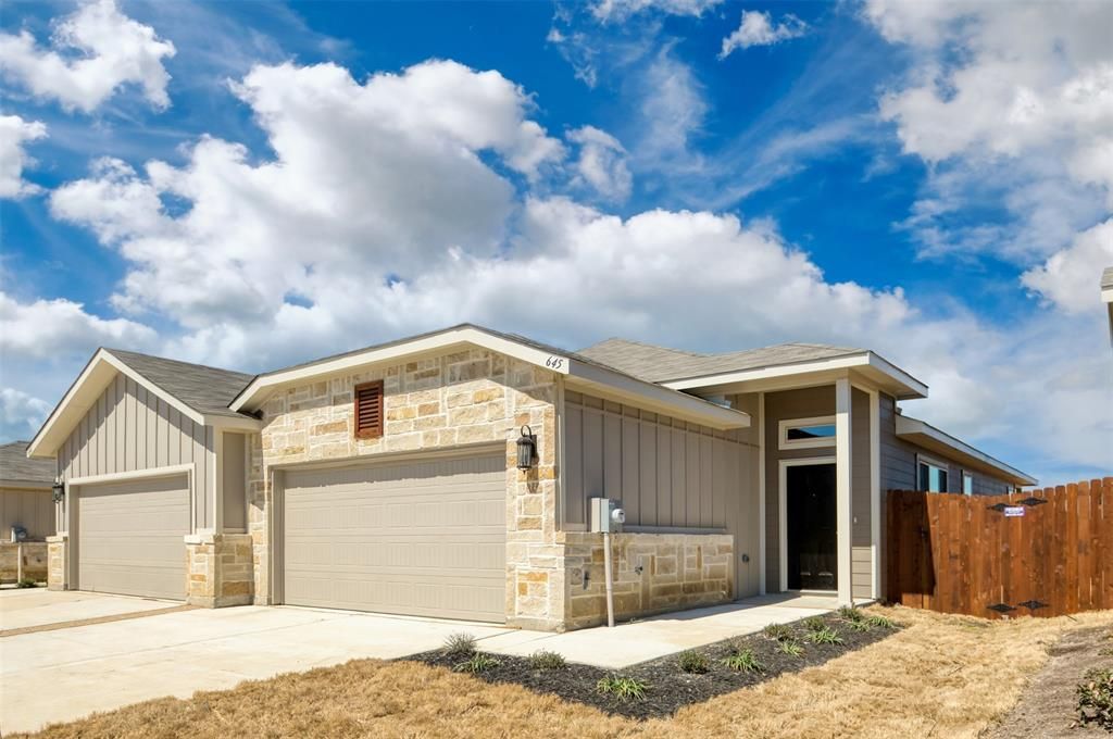 645 Fallow Drive, Venus, TX 76084 Main Photo