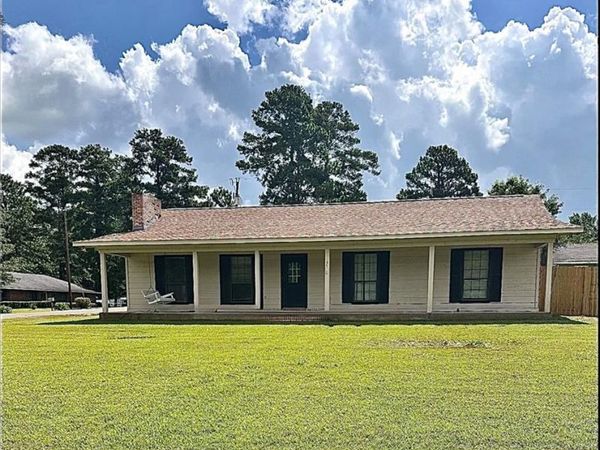 325 LAKE RIDGE Trail, Pineville, LA 71360