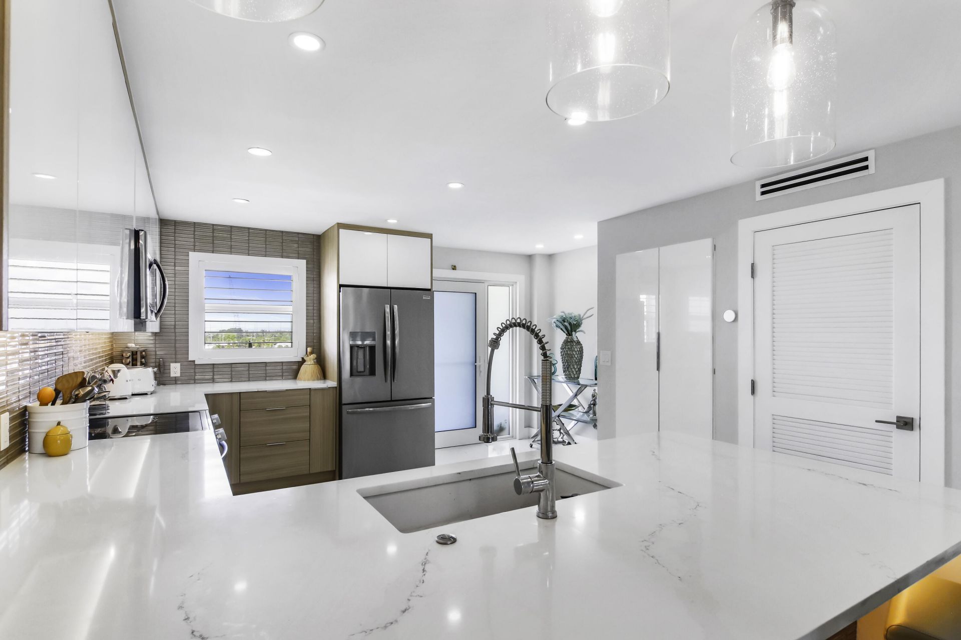 44 Yacht Club Drive, Unit 611, North Palm Beach, FL 33408 Photo