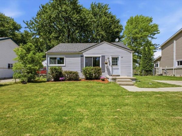 97 E Glass Road, Ortonville, MI 48462