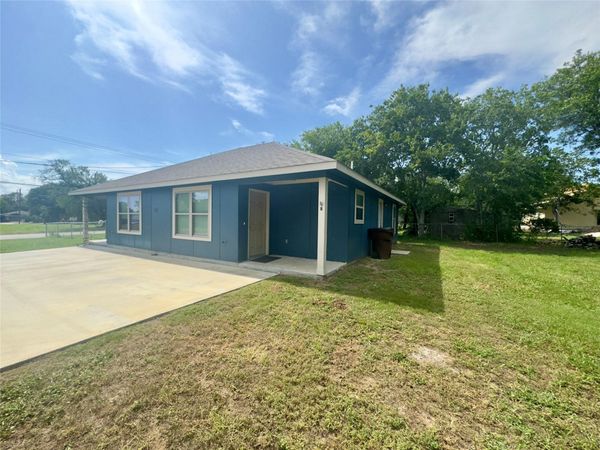 513 W China ST, Unit B, Lockhart, TX 78644
