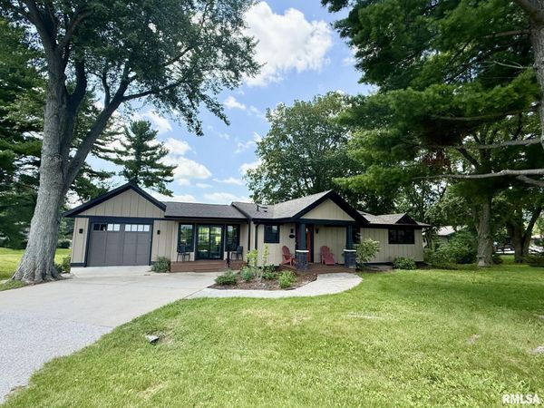 146 Balsam Knob Street, Petersburg, IL 62675