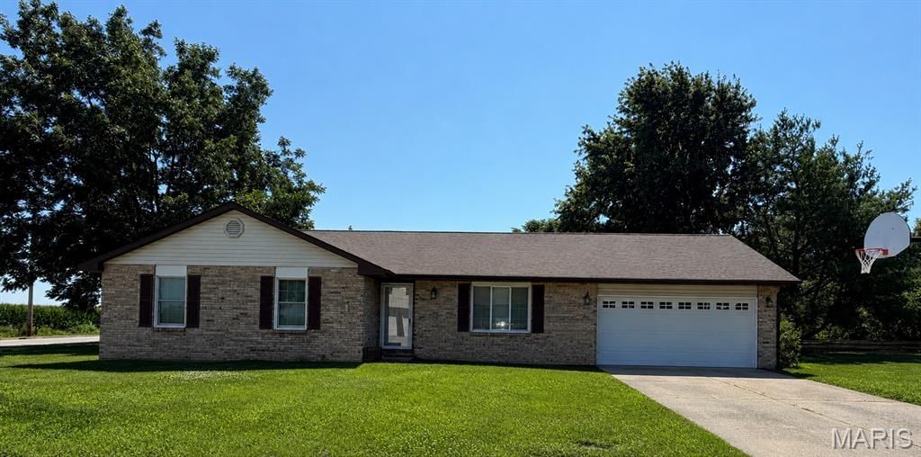 2186 Nathan Avenue , Mascoutah, IL 62258 Main Photo