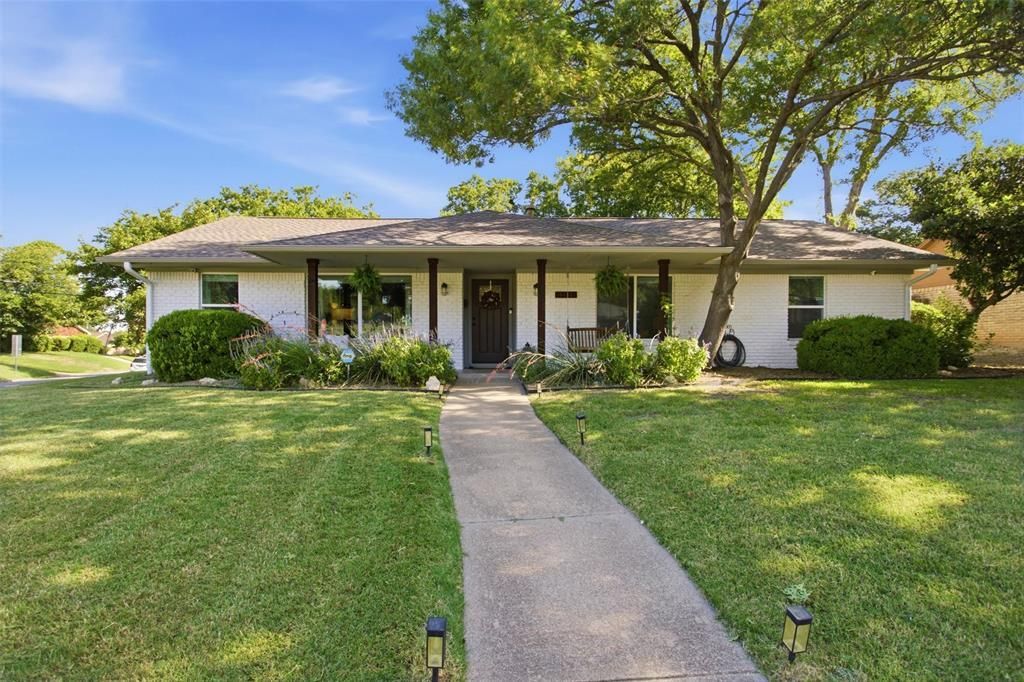 6136 Wrigley Way, Fort Worth, TX 76133 Main Photo