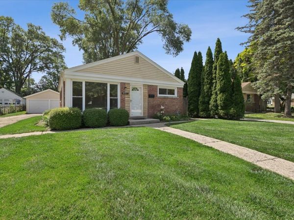 837 Lange Street , Mundelein, IL 60060