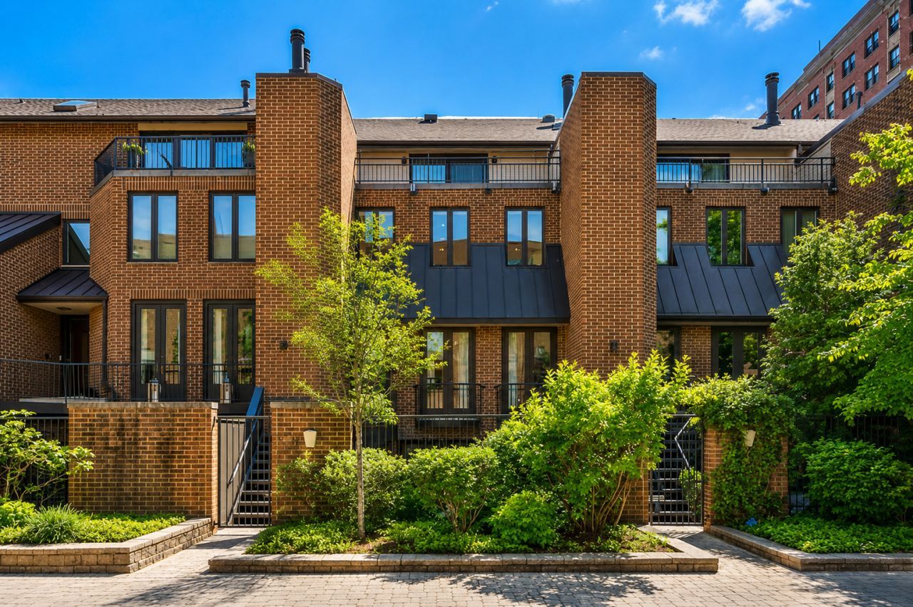 1307 N Sutton Place, Chicago, IL 60610 Main Photo