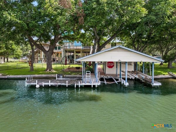 160 Lakeside Drive , Seguin, TX 78155