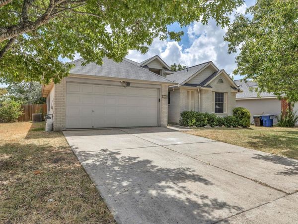 216 Meadowside DR, Hutto, TX 78634